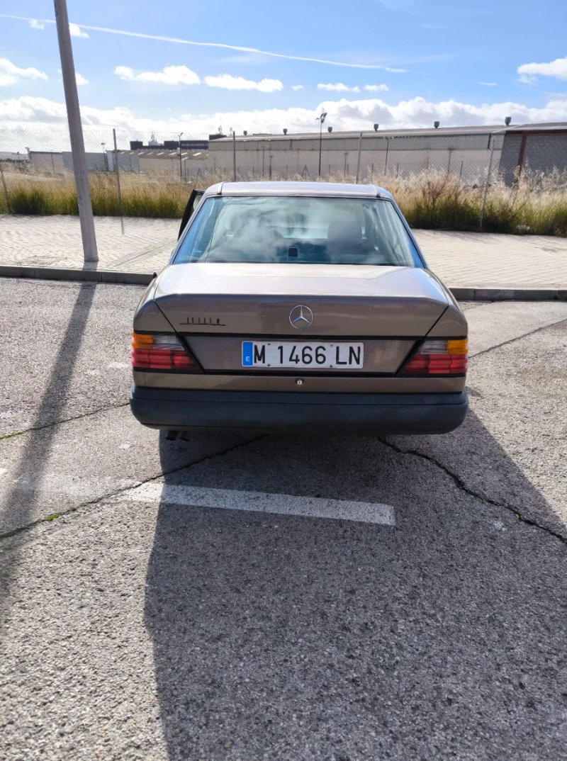 Mercedes-Benz Clase E 1993, foto 4