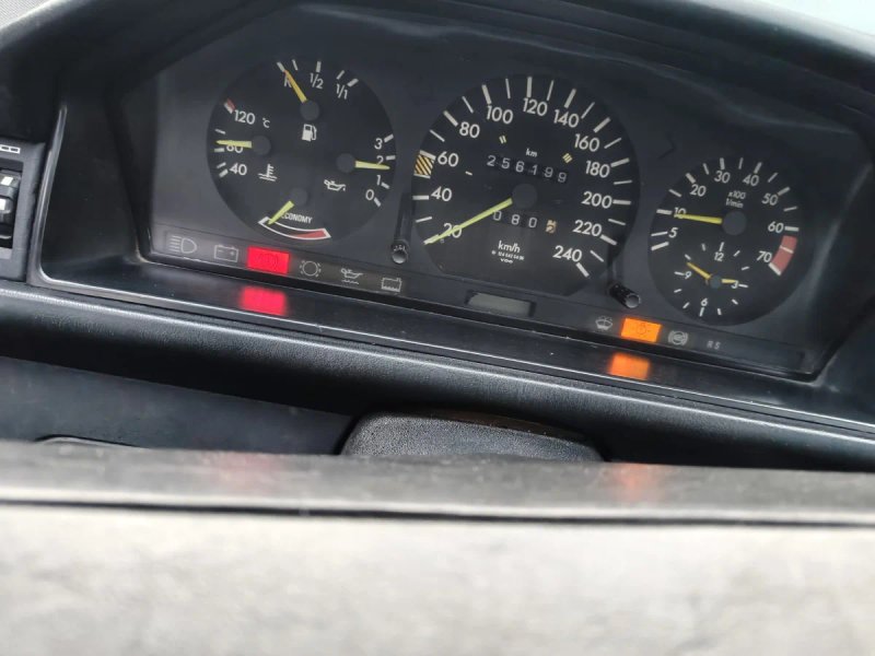 Mercedes-Benz Clase E 1993, foto 6