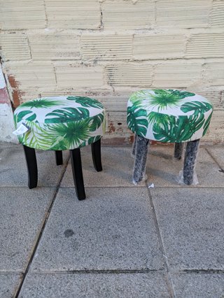 TABURETES Y MESILLA DE TÉ