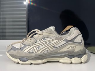 Zapatillas Asics Beige y Gris