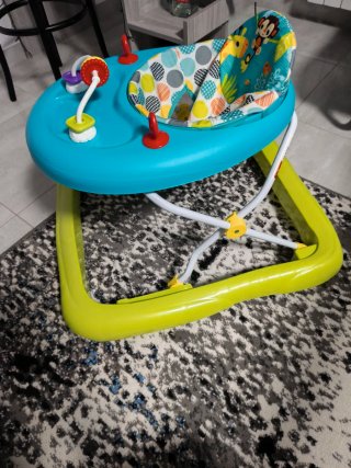 Andador bebé con juguetes