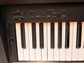 Piano Yamaha Clavinova CLP 153S