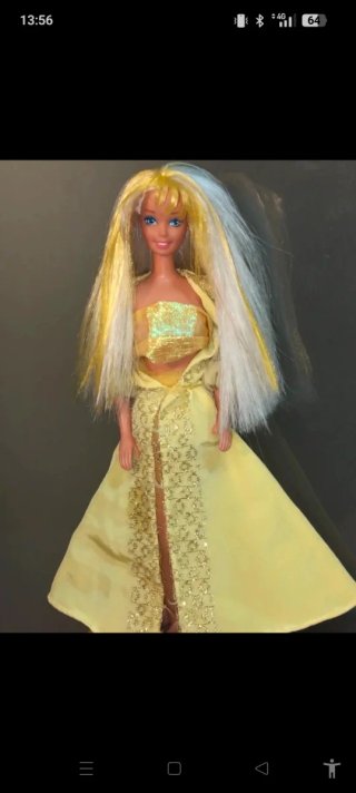Barbie bionda con gonna glitter