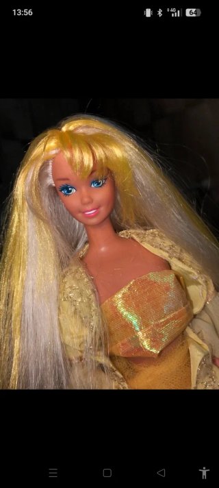 Barbie bionda con gonna glitter