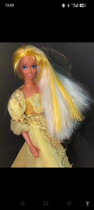 Barbie bionda con gonna glitter