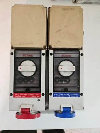 2 Prese Interbloccate Scame 220V e 380V