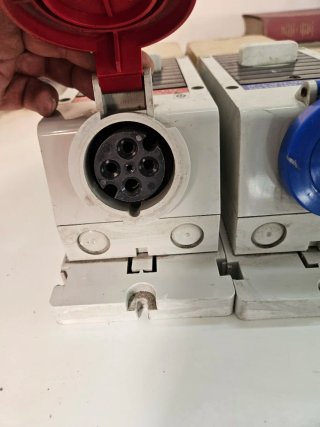 2 Prese Interbloccate Scame 220V e 380V