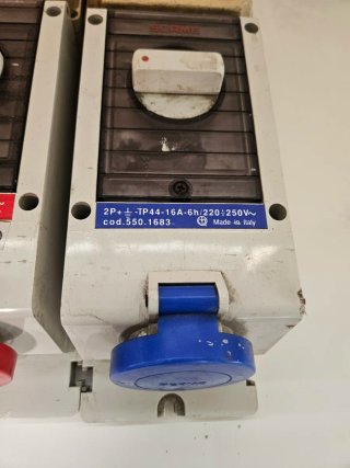 2 Prese Interbloccate Scame 220V e 380V
