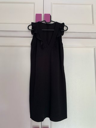 Vestido negro con volantes Mango
