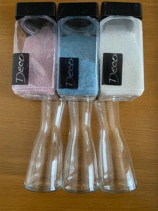 Sali colorati e 3 vasetti vetro