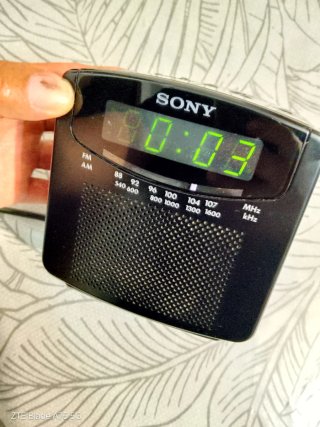 Radio Reloj Despertador Sony ICF-C102.