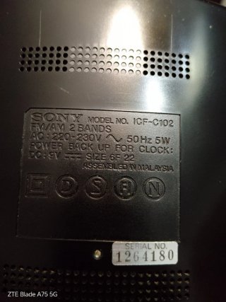 Radio Reloj Despertador Sony ICF-C102.