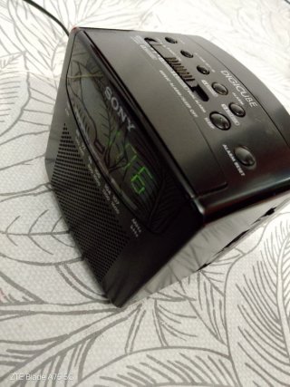Radio Reloj Despertador Sony ICF-C102.