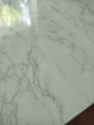 Escritorio y cajonera.