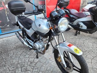 Yamaha YBR 125 2006 Plata 17.000 km
