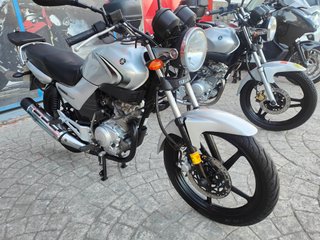 Yamaha YBR 125 2006 Plata 17.000 km