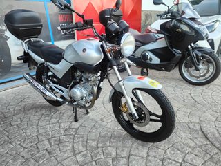 Yamaha YBR 125 2006 Plata 17.000 km