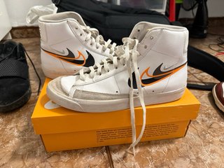 Nike Blazer Mid Naranja y Blanco