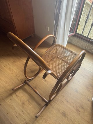 Mecedora vintage Thonet madera rejilla