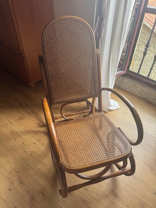 Mecedora vintage Thonet madera rejilla