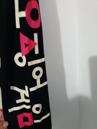 Camiseta Bershka Negra Triángulo