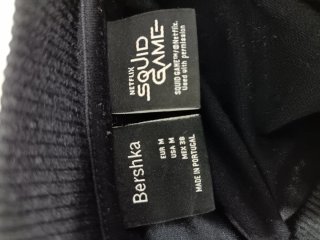 Camiseta Bershka Negra Triángulo