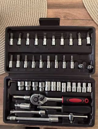 Juego de herramientas con puntas, vasos y carraca