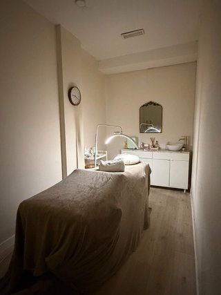 TRASPASO LOCAL DE PELUQUERÍA Y ESTÉTICA EN JEREZ