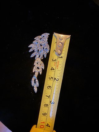 Pendientes largos pedrería plateados