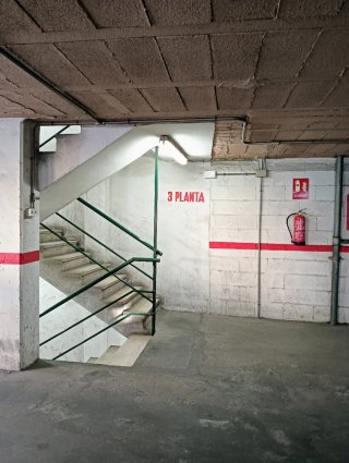 Parking para coche.12,50mts,en Valls.cll,Pau Borde