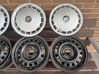 Llantas BMW E30 con tapacubos
