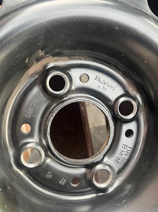Llantas BMW E30 con tapacubos
