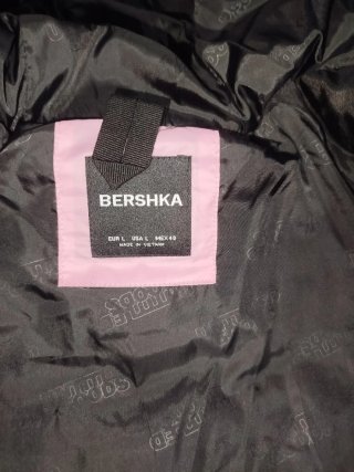 Cazadora Bershka Talla L Negra y Rosa