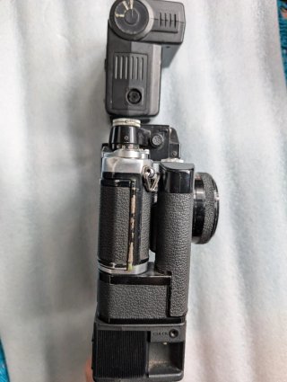 Nikon F2 + Motor MD-3 + Tamron 24mm