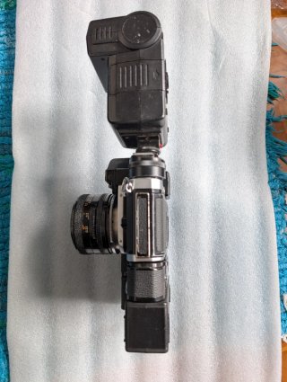 Nikon F2 + Motor MD-3 + Tamron 24mm