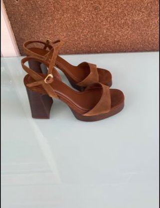Sandalias de tacón Stradivarius ante