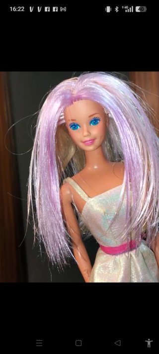 Barbie con capelli lunghi e vestito scintillante