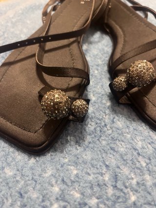 Sandalias Zara negras adornos brillantes T.36