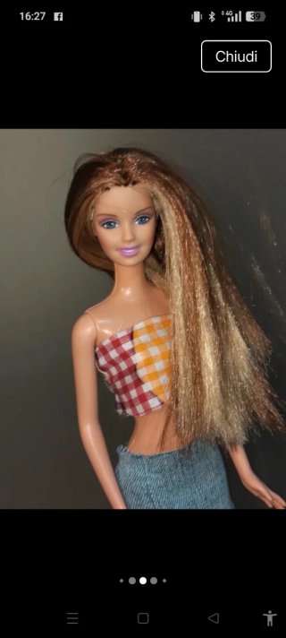 Barbie con capelli lunghi