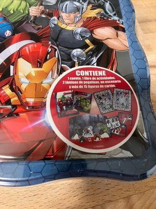 Caja Metálica Los Vengadores Marvel