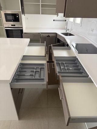 Muebles cocina + encimera Silestone con isla