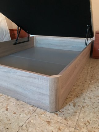 Canapé de madera y tela