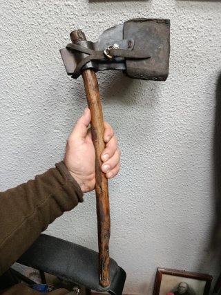 Hacha antigua tradicional poda olivo Jaén