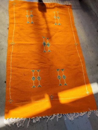 Alfombra bereber marroquí azul multicolor