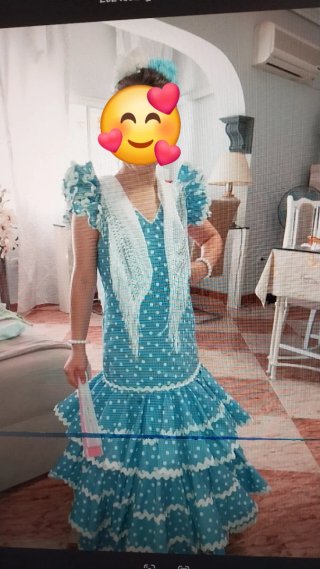 Traje de flamenca azul con lunares blancos