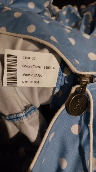 Traje de flamenca azul con lunares blancos