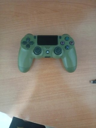 PS4 Slim 1TB Edición Limitada Camuflaje y mando
