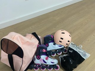 Patines en línea, casco y protecciones