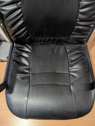 Silla de oficina de cuero negra