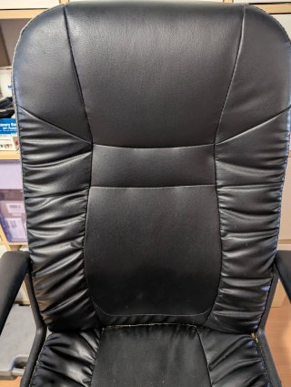 Silla de oficina de cuero negra